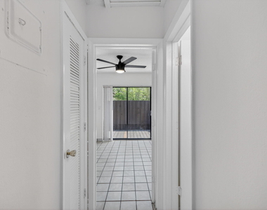 2500 Sw 18th Terrace - Photo Thumbnail 8