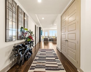 6000 Columbus Avenue - Photo Thumbnail 2