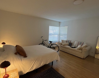 3008 Lake Shore Drive - Photo Thumbnail 10