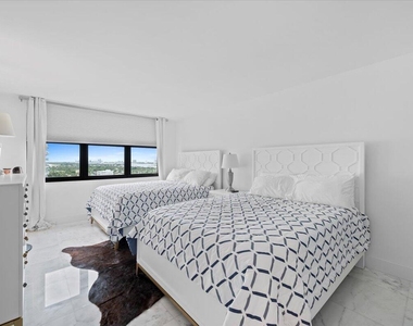 3400 N Ocean Drive - Photo Thumbnail 15