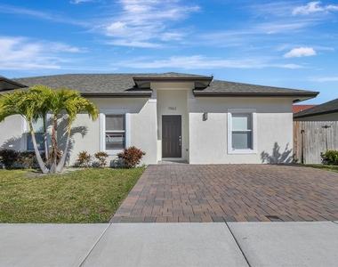 1562 W 26th Court - Photo Thumbnail 14