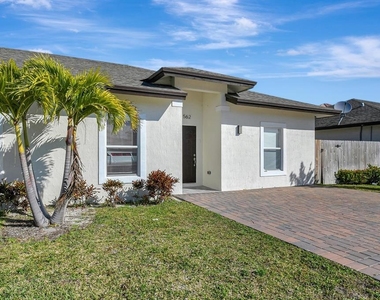 1562 W 26th Court - Photo Thumbnail 13