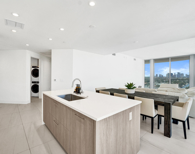 153 N Seabreeze Boulevard - Photo Thumbnail 3