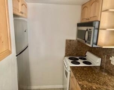 1012 Se 15th Street - Photo Thumbnail 3