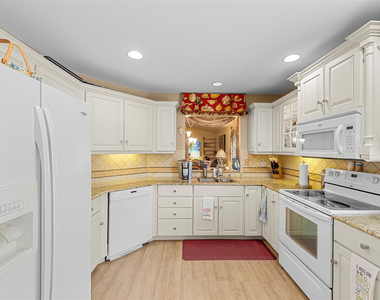 6809 Se Yorktown Drive - Photo Thumbnail 4