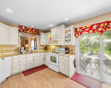 6809 Se Yorktown Drive - Photo Thumbnail 5