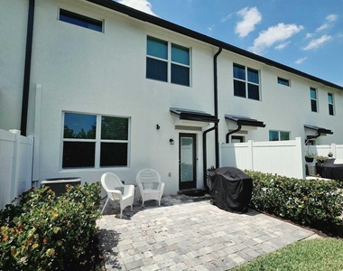 3213 Watercress Drive - Photo Thumbnail 4
