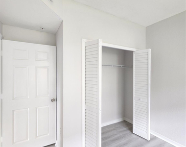 15145 Michelangelo Boulevard - Photo Thumbnail 18