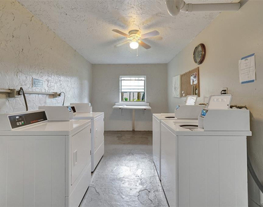 9440 Poinciana Place - Photo Thumbnail 24