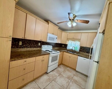 8940 S Hollybrook Boulevard - Photo Thumbnail 12