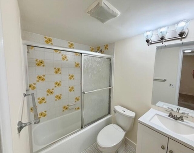 8940 S Hollybrook Boulevard - Photo Thumbnail 6