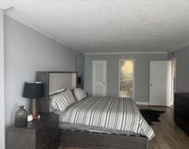 1170 N Federal Highway - Photo Thumbnail 6