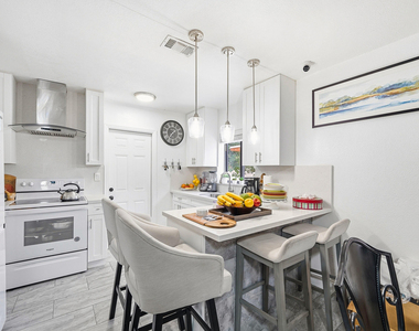 1320 Sw 34th Avenue - Photo Thumbnail 4