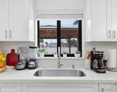 1320 Sw 34th Avenue - Photo Thumbnail 5