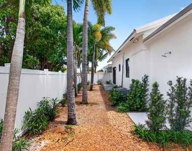 517 Nw 1st Street - Photo Thumbnail 3