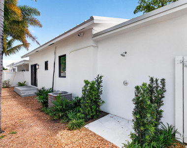 517 Nw 1st Street - Photo Thumbnail 4