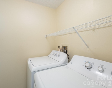 3131 Vestal Place - Photo Thumbnail 9