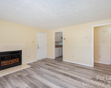 3131 Vestal Place - Photo Thumbnail 3