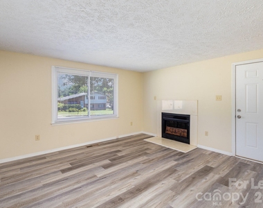 3131 Vestal Place - Photo Thumbnail 4