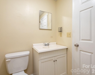 3131 Vestal Place - Photo Thumbnail 8