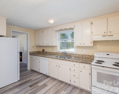 3131 Vestal Place - Photo Thumbnail 1