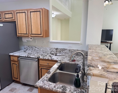 136 Madelia Place - Photo Thumbnail 14