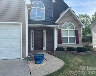 136 Madelia Place - Photo Thumbnail 2