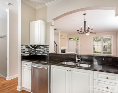 206 S Cedar Street - Photo Thumbnail 4