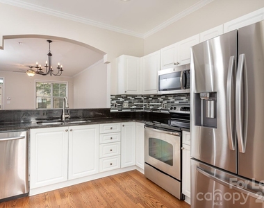 206 S Cedar Street - Photo Thumbnail 3