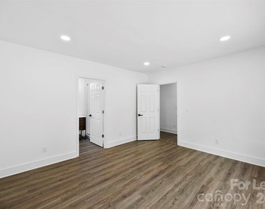 2942 Reid Avenue - Photo Thumbnail 15
