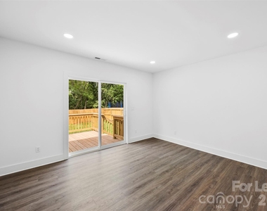 2942 Reid Avenue - Photo Thumbnail 14