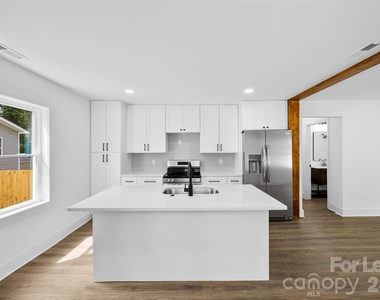 2942 Reid Avenue - Photo Thumbnail 1