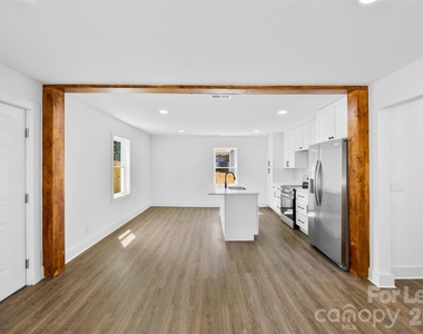 2942 Reid Avenue - Photo Thumbnail 8
