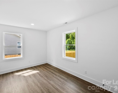 2942 Reid Avenue - Photo Thumbnail 18
