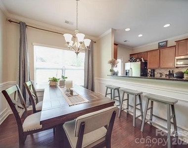 5657 Tipperlinn Way - Photo Thumbnail 4