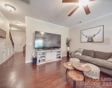 5657 Tipperlinn Way - Photo Thumbnail 3