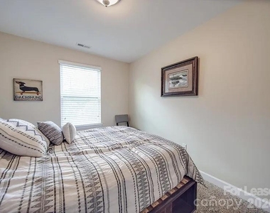 5657 Tipperlinn Way - Photo Thumbnail 10