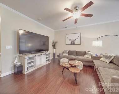 5657 Tipperlinn Way - Photo Thumbnail 15
