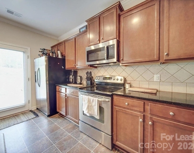 5657 Tipperlinn Way - Photo Thumbnail 7