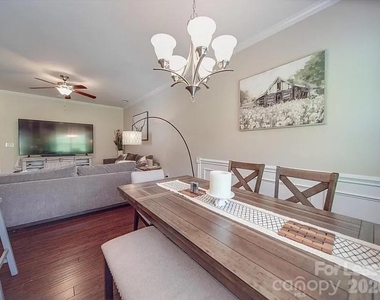 5657 Tipperlinn Way - Photo Thumbnail 5
