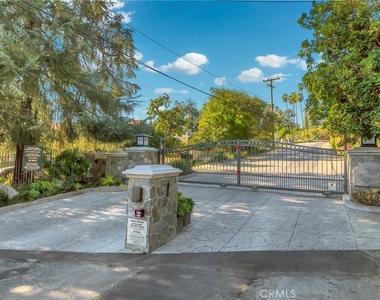 2300 Villa Heights - Photo Thumbnail 59