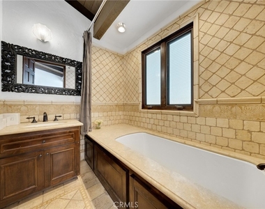 2300 Villa Heights - Photo Thumbnail 43