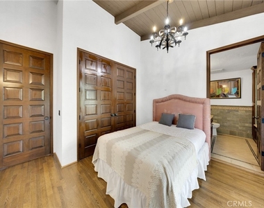 2300 Villa Heights - Photo Thumbnail 44