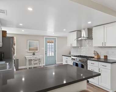201 S Olive Street - Photo Thumbnail 9