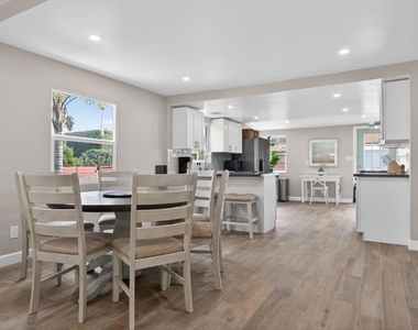201 S Olive Street - Photo Thumbnail 12