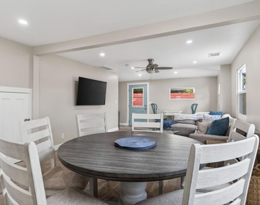 201 S Olive Street - Photo Thumbnail 10
