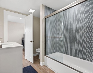 201 S Olive Street - Photo Thumbnail 6