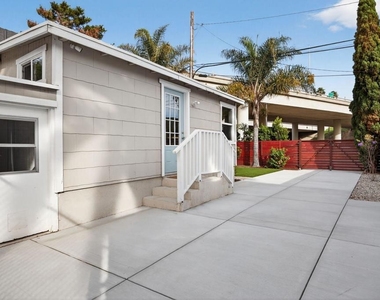 201 S Olive Street - Photo Thumbnail 36