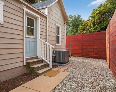 201 S Olive Street - Photo Thumbnail 33
