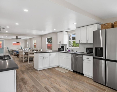 201 S Olive Street - Photo Thumbnail 8